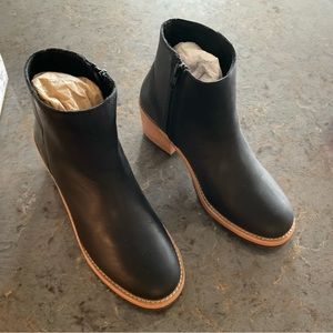 Portland Leather Goods Patina black leather ankle bootie size 9.